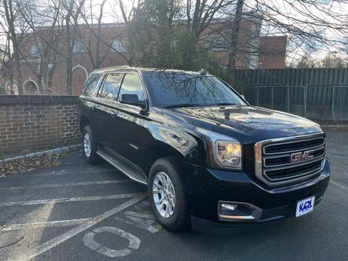Used 2019 GMC Yukon SLT image 3