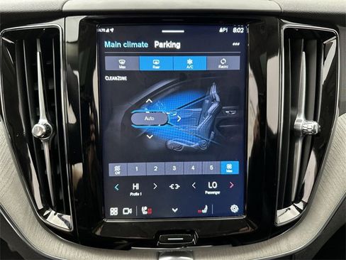 Certified 2025 Volvo XC60 B5 Plus image 19