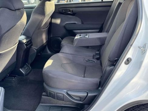 Used 2023 Toyota Highlander L image 15