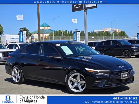 Used 2025 Hyundai Elantra Limited FWD image 1