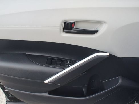 Used 2025 Toyota Corolla Cross L FWD image 26