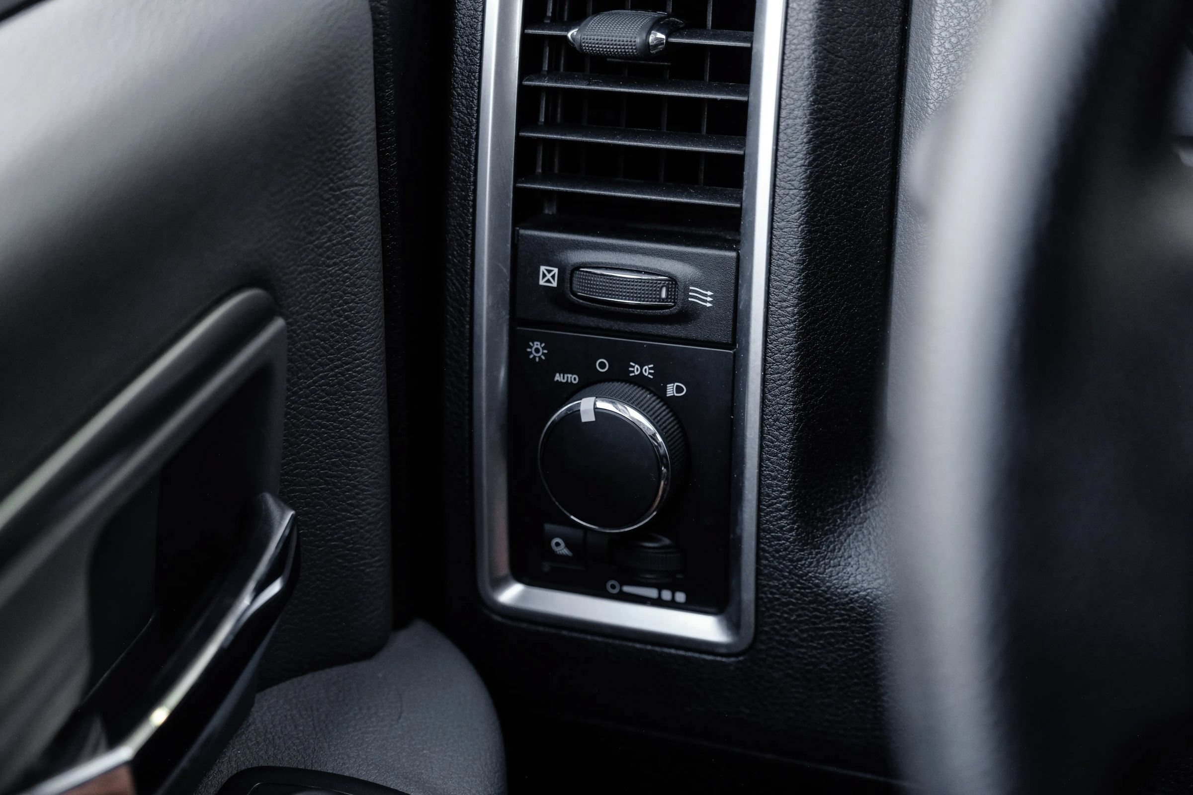 Used 2017 RAM 1500 Classic SLT RWD image 33