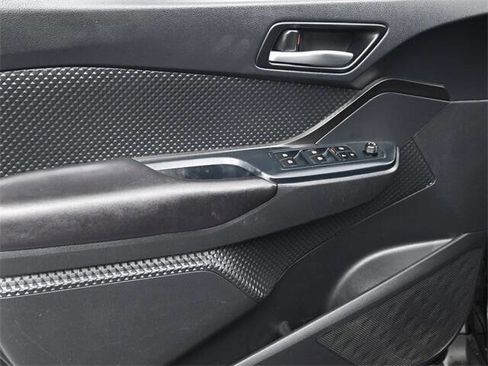 Used 2019 Toyota C-HR LE image 8