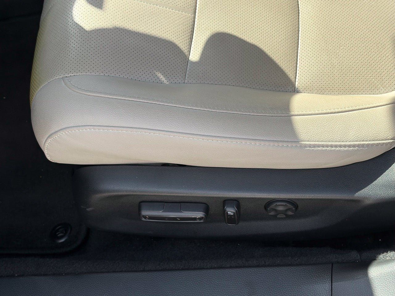 Used 2021 Honda Accord Touring image 7