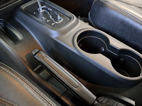 Used 2018 Jeep Wrangler Unlimited Sahara image 18