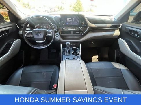 Used 2023 Toyota Highlander LE FWD image 17
