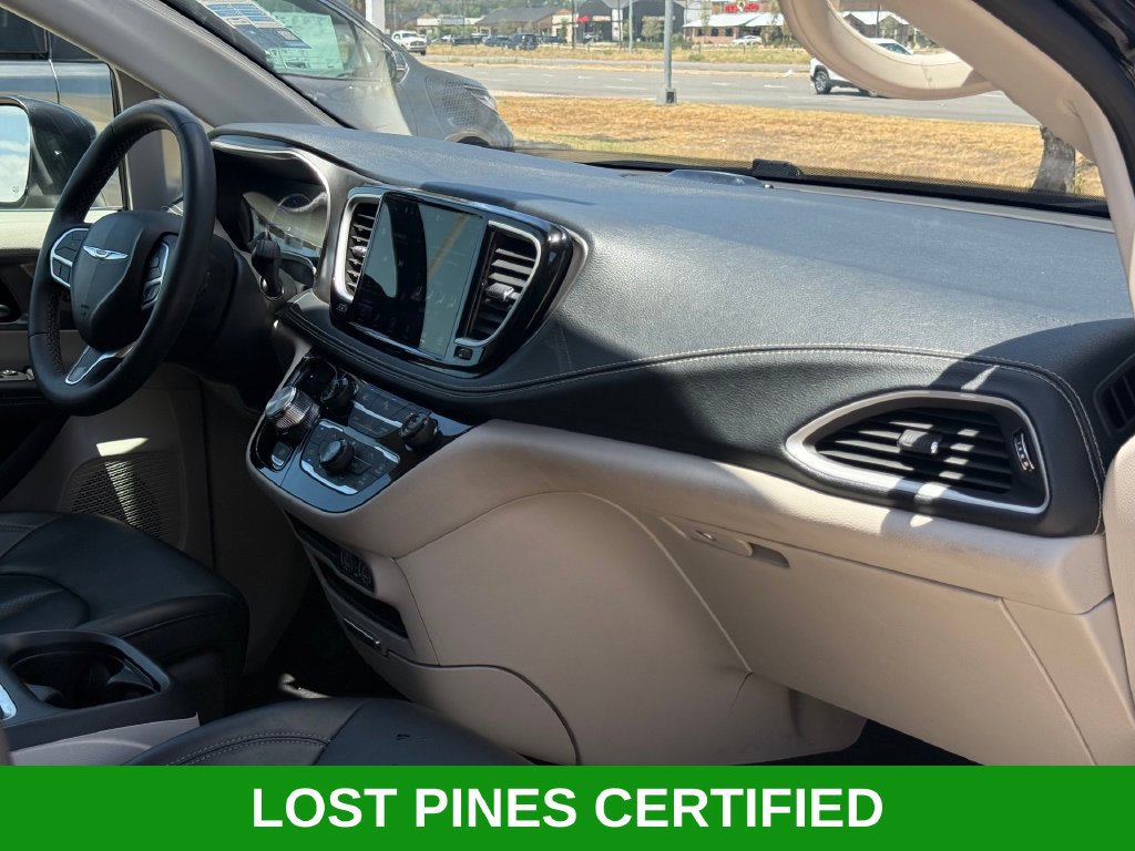 Used 2023 Chrysler Pacifica Touring-L FWD image 23