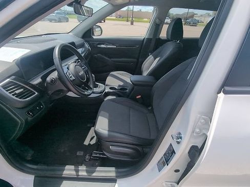 Used 2025 Kia Seltos S FWD image 10