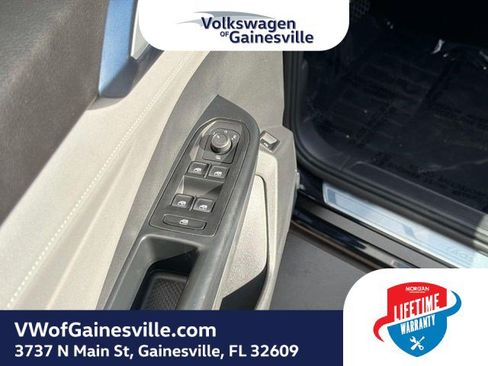 Used 2024 Volkswagen Taos SE FWD image 17