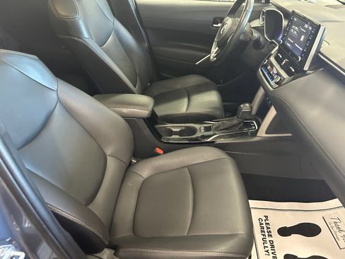 Used 2022 Toyota Corolla Cross XLE w/ Convenience Package AWD/4WD image 34