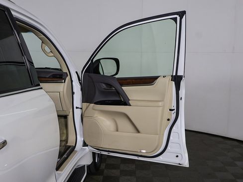 Used 2016 Lexus LX 570 4WD image 29