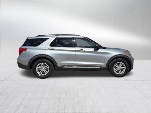 Used 2022 Ford Explorer XLT w/ Equipment Group 202A RWD image 5