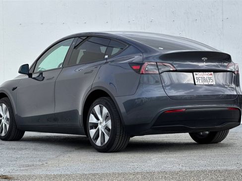 Used 2023 Tesla Model Y Long Range image 6