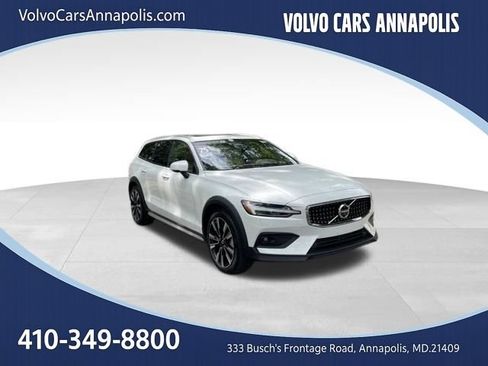 Certified 2025 Volvo V60 B5 Cross Country Ultra AWD/4WD image 1