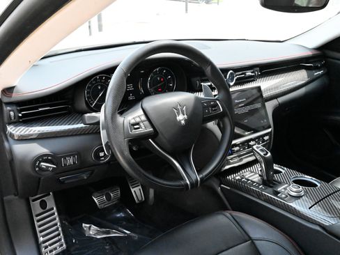 Used 2021 Maserati Quattroporte S GranSport Q4 AWD/4WD image 16