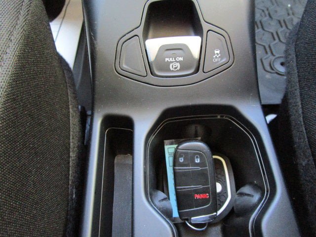Used 2020 Jeep Renegade Latitude FWD image 16