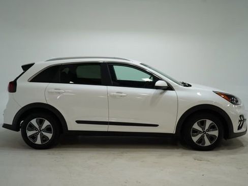 Used 2022 Kia Niro LX image 9