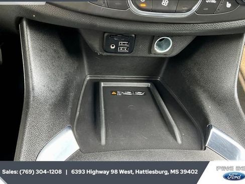 Used 2023 Chevrolet Traverse LT w/ LT Premium Package image 23