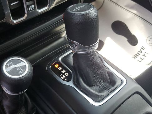 Certified 2023 Jeep Gladiator Sport AWD/4WD image 28