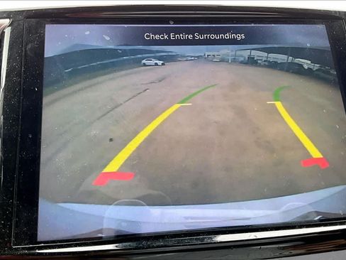 Used 2021 Chrysler Pacifica Touring-L FWD image 23