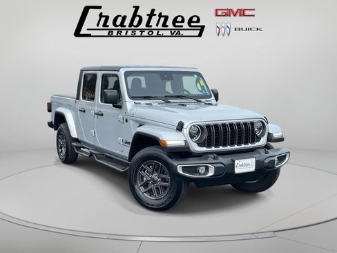 Used 2024 Jeep Gladiator Sport image 1