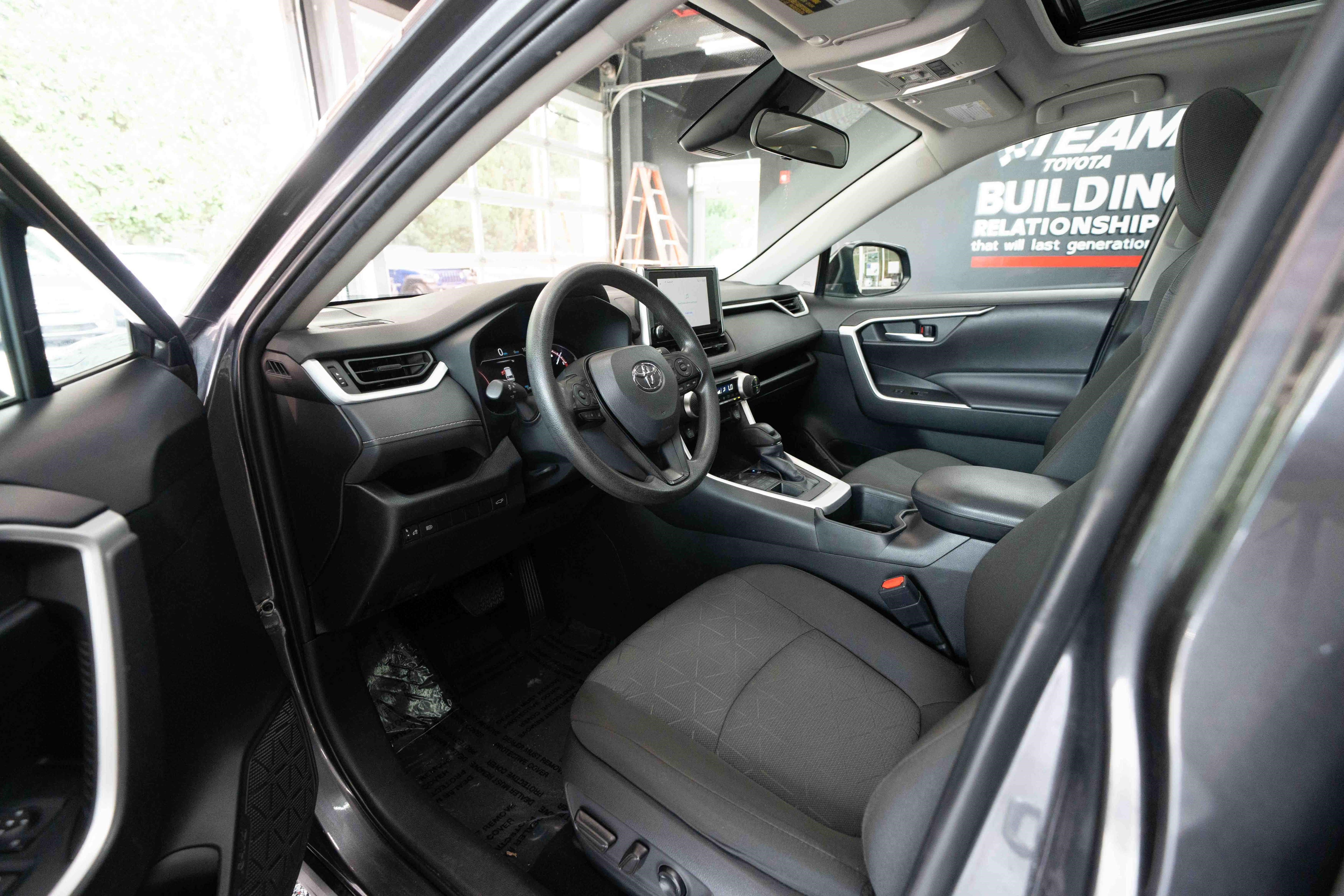 Used 2024 Toyota RAV4 XLE w/ Convenience Package AWD/4WD image 8