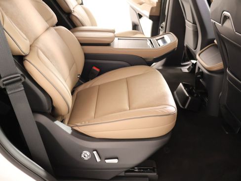 New 2026 Lincoln Navigator Black Label AWD/4WD image 16