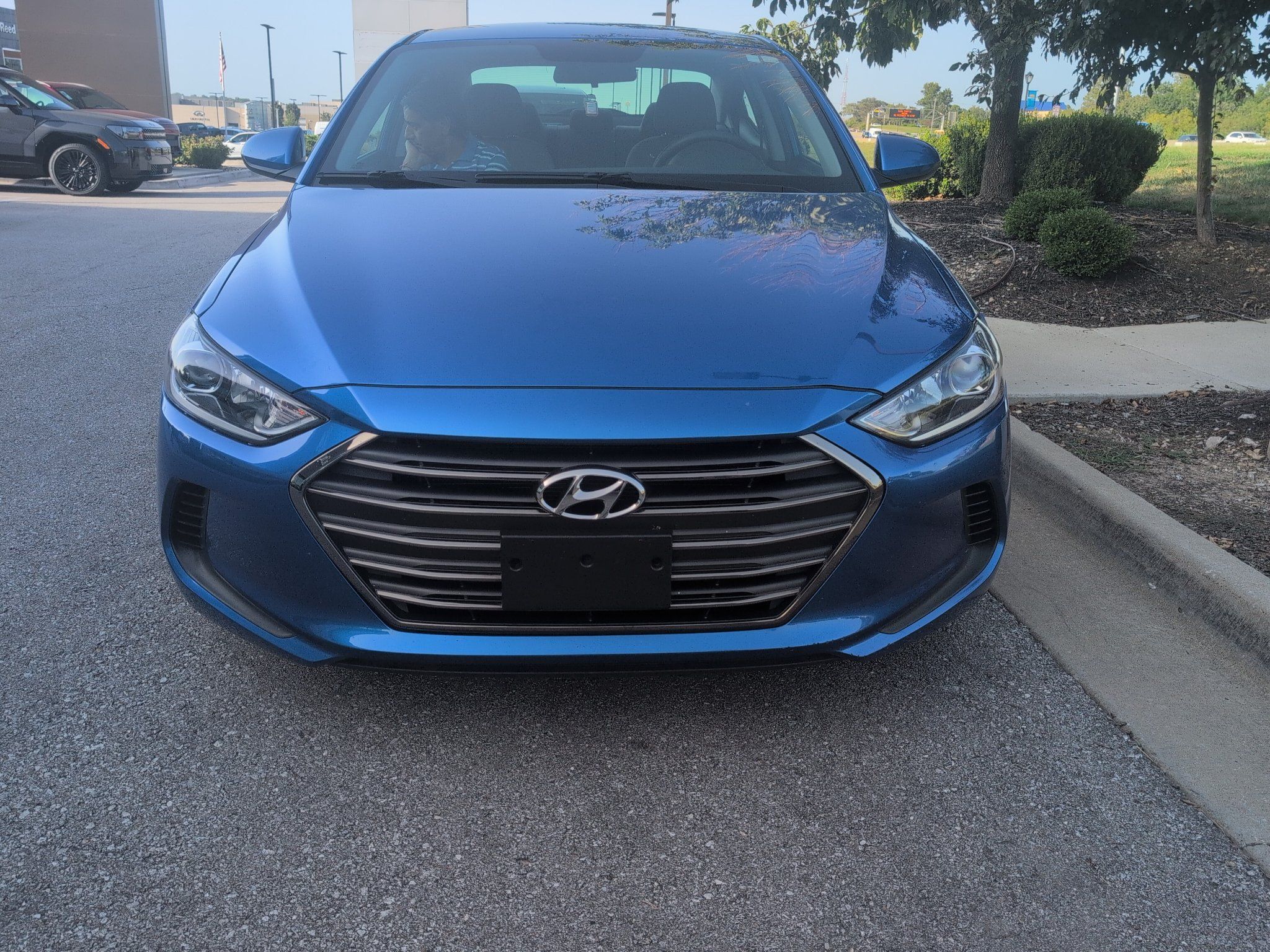 Used 2017 Hyundai Elantra SE FWD image 2