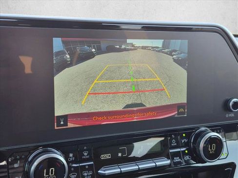 Used 2024 Toyota Highlander Limited FWD image 12