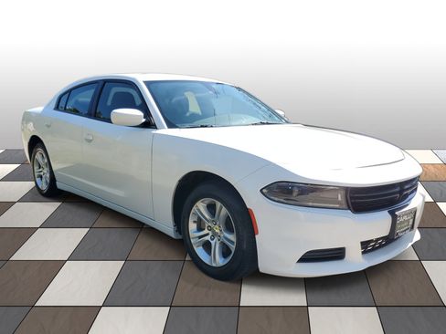 Used 2022 Dodge Charger SXT image 2