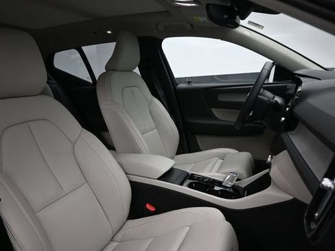 Used 2023 Volvo XC40 B4 Ultimate w/ Protection Package Premier FWD image 36