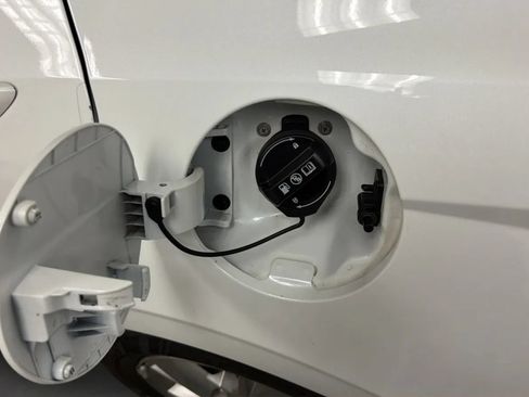 Used 2022 Hyundai Elantra SE FWD image 27