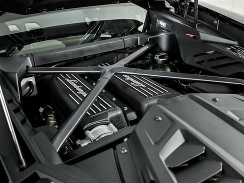 Used 2021 Lamborghini Huracan EVO RWD image 11