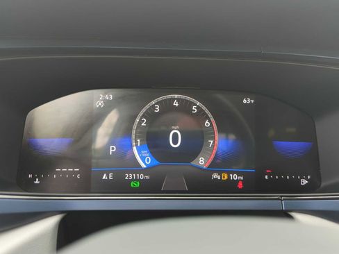 Used 2023 Volkswagen Taos SE w/ Panoramic Sunroof Package FWD image 17