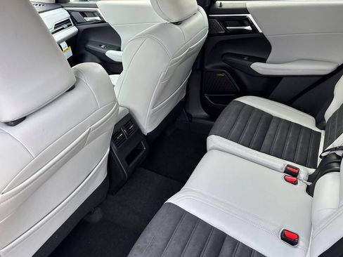 New 2026 Mitsubishi Outlander SE AWD/4WD image 12