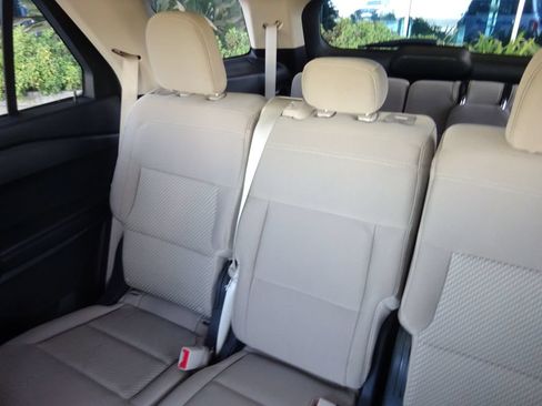Used 2021 Ford Explorer 2WD image 13