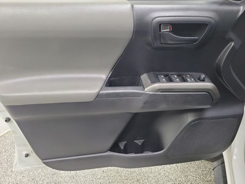Used 2020 Toyota Tacoma SR5 RWD image 19