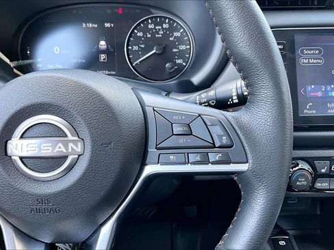 Used 2023 Nissan Kicks SR w/ SR Premium Package FWD image 25
