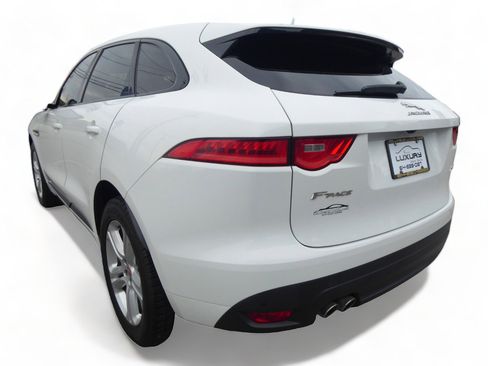 Used 2017 Jaguar F-PACE R-Sport image 9