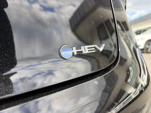 Used 2023 Toyota Prius XLE AWD/4WD image 7