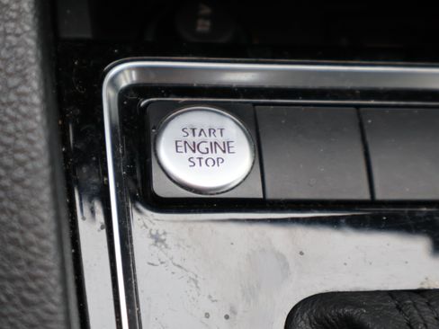 Used 2017 Volkswagen Jetta SEL image 29