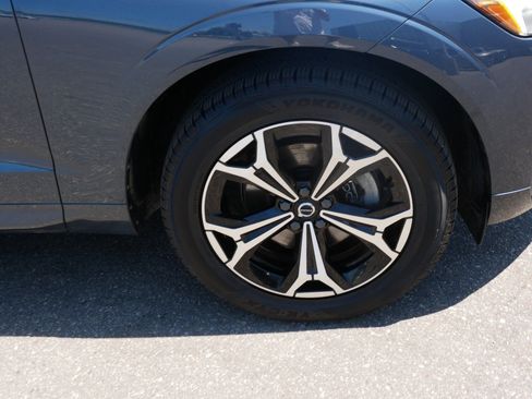 Used 2022 Volvo XC60 B5 Momentum AWD/4WD image 9