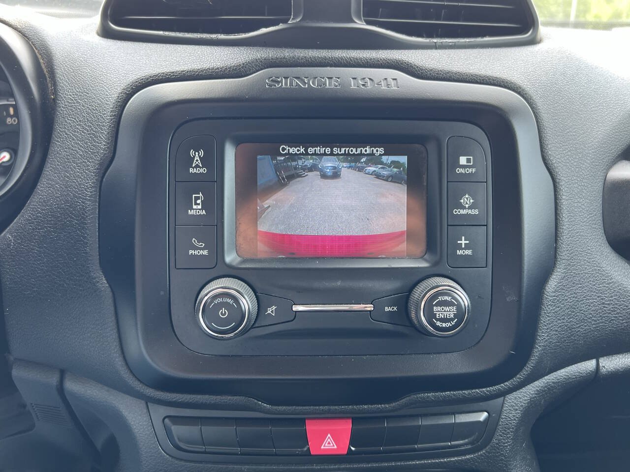 Used 2015 Jeep Renegade Latitude FWD image 20