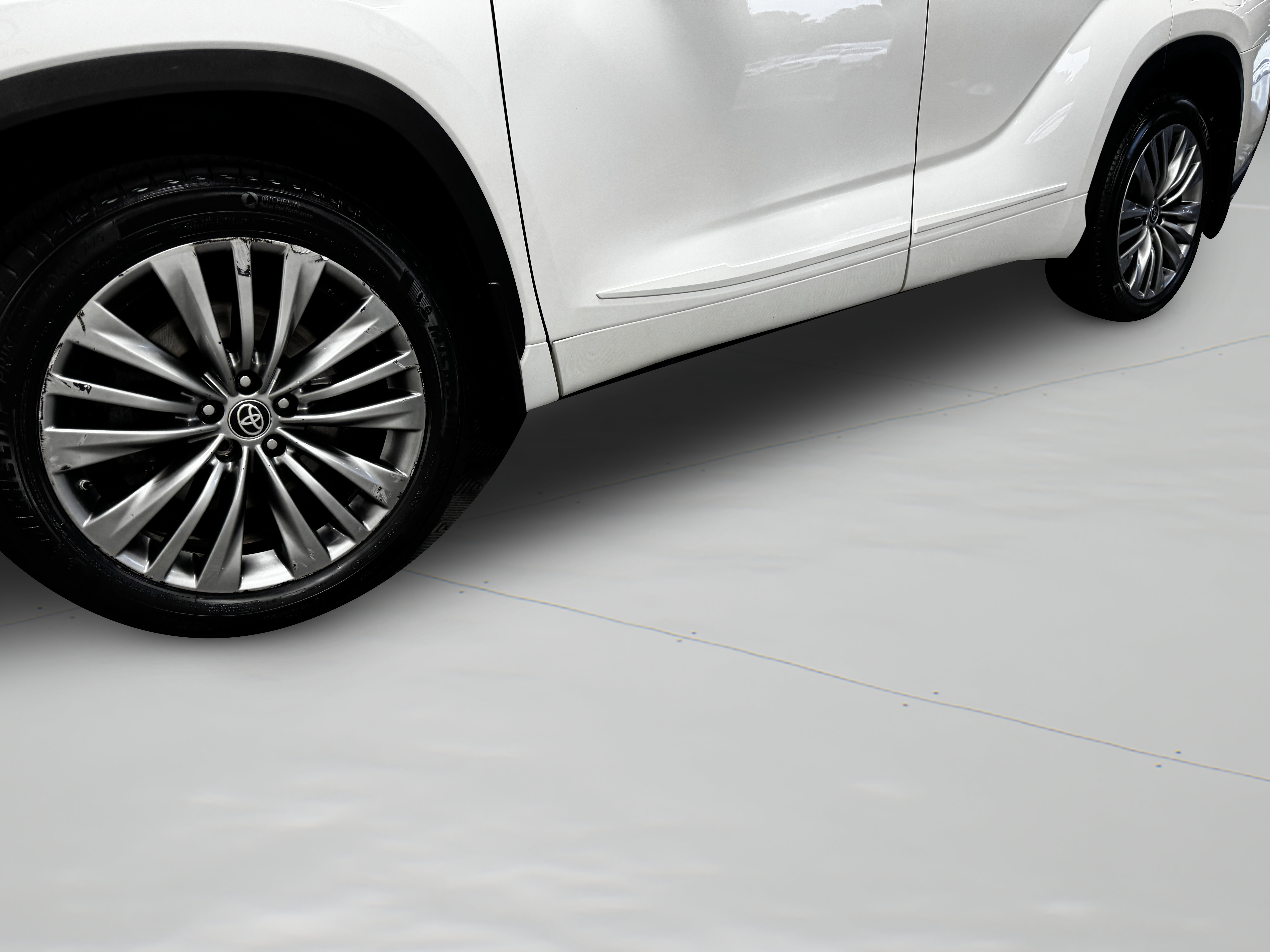 Used 2021 Toyota Highlander Platinum AWD/4WD image 40