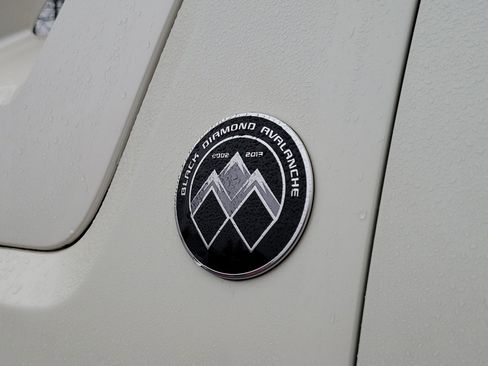 Used 2013 Chevrolet Avalanche LTZ image 7