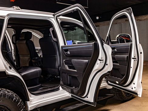 Used 2024 Toyota Sequoia Platinum image 31