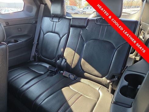 Used 2025 Honda Pilot Black Edition image 10