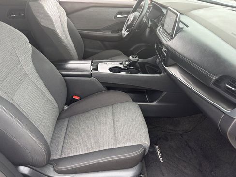 Used 2023 Nissan Rogue SV image 12