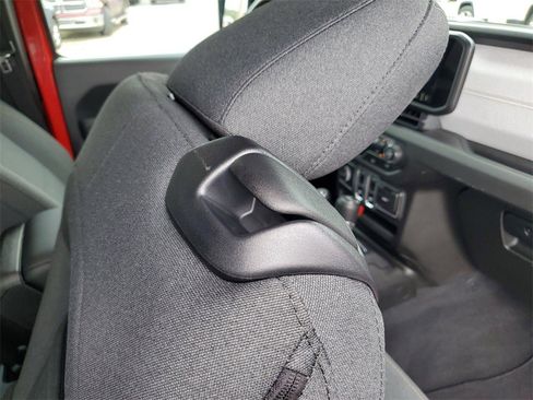 Used 2025 Jeep Wrangler Sport image 18