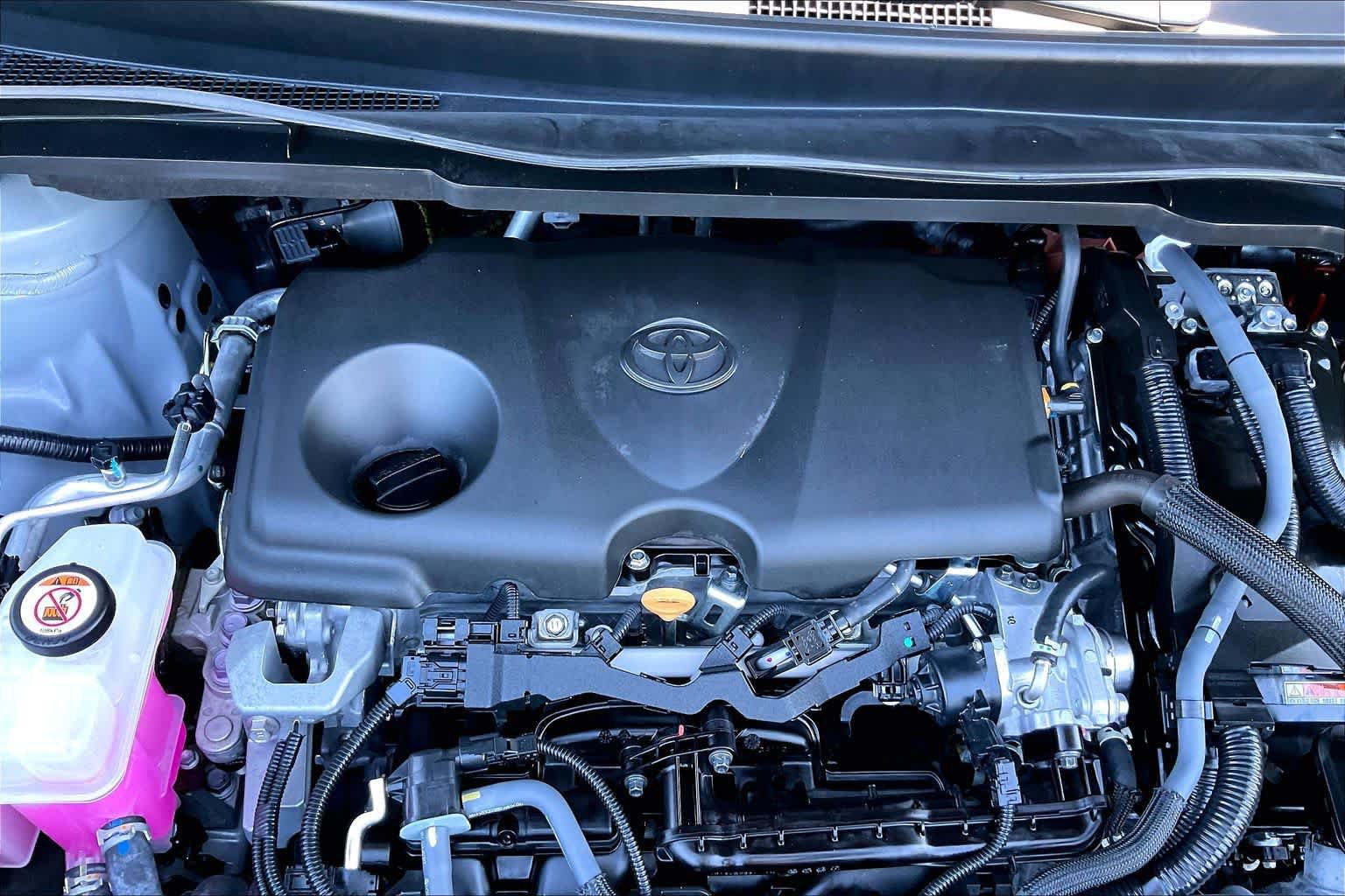 Used 2024 Toyota Sienna XSE w/ XSE Premium Package FWD image 32